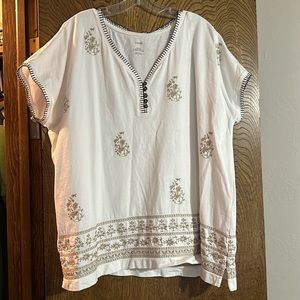 White short sleeve top